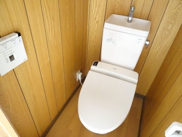 【トイレ】　温水洗浄便座付　写真は別のお部屋のもの